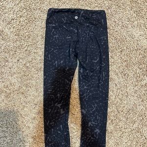 Lululemon capris patterned mid rise